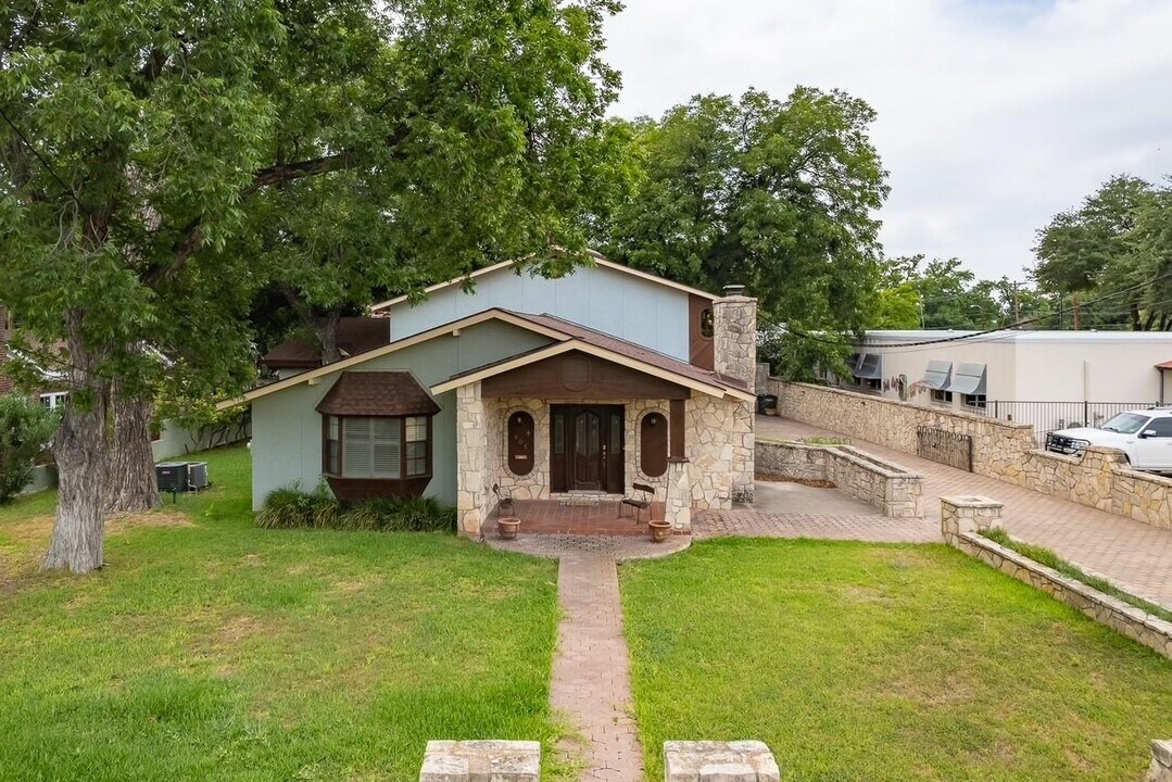 605 Griner St in Del Rio, TX - Building Photo