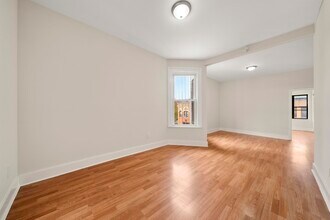 704 Bergen Ave in Jersey City, NJ - Building Photo - Building Photo