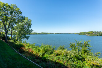 The Lake Shore Apartments in Ypsilanti, MI - Building Photo - Building Photo