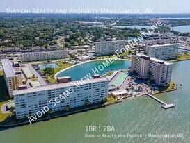 4525 Cove Cir in St. Petersburg, FL - Building Photo