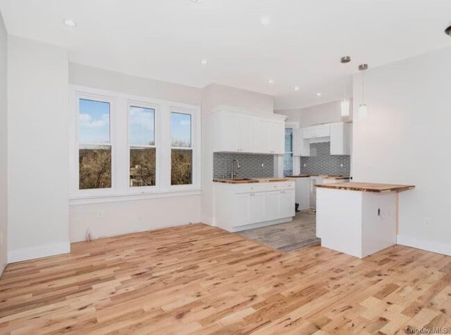 154 Woodworth Ave in Yonkers, NY - Building Photo - Building Photo