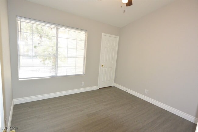 4913 Forest Oaks Dr in Las Vegas, NV - Building Photo - Building Photo