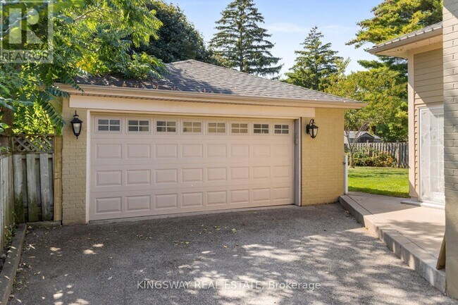 236 Woodale Ave in Oakville, ON - Building Photo - Building Photo