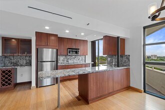 2501 Brickell Ave in Miami, FL - Building Photo - Building Photo