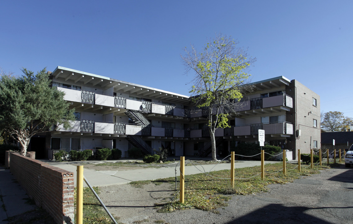 SloHi Flats in Denver, CO - Building Photo