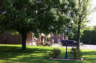 Oak Knoll Apartments in Shelbyville, TN - Building Photo