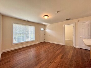 86 CT-37 in New Fairfield, CT - Foto de edificio - Building Photo