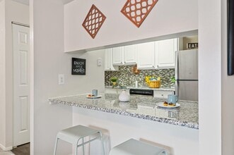 Silver Spring Station Apartment Homes in Baltimore, MD - Foto de edificio - Building Photo