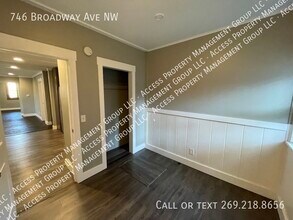 746 Broadway Ave NW in Grand Rapids, MI - Building Photo - Building Photo