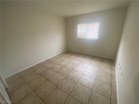 2670 Park Windsor Dr in Ft. Myers, FL - Building Photo
