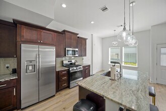 4402 McKinley St in Houston, TX - Building Photo - Building Photo