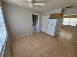 1042 Oak St in Dunedin, FL - Building Photo - Building Photo