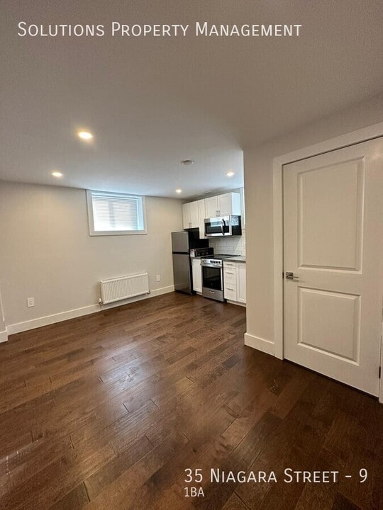 35 Niagara St in St Catharines, ON - Building Photo