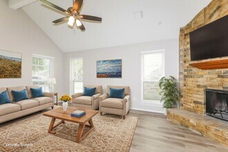 17003 Spruce Run Dr in Spring, TX - Foto de edificio - Building Photo