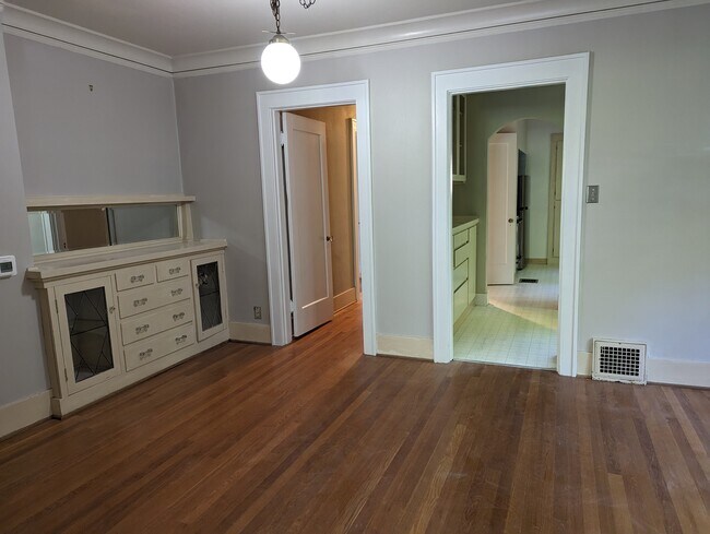 2124 SE Elliott Ave, Unit 1 in Portland, OR - Building Photo - Building Photo