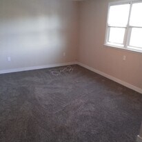 455 Shady Ln, Unit 2nd fl