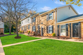 Charlotte 360 Apartments and Townhomes in Charlotte, NC - Foto de edificio - Building Photo