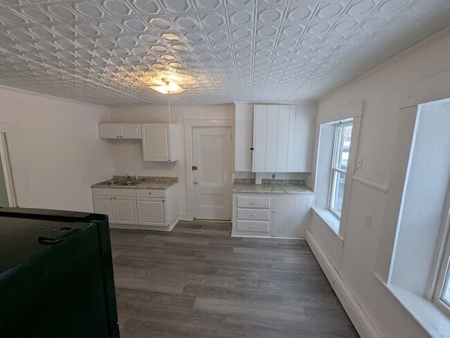 13-15-15 Walnut St, Unit 2 in Claremont, NH - Building Photo - Building Photo