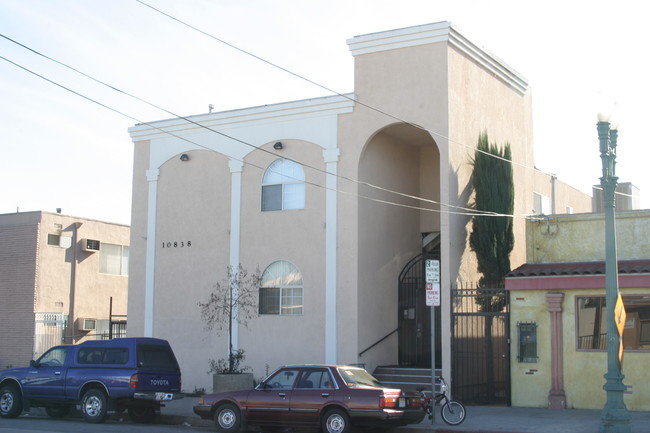 NoHo Boulevard Apartments in North Hollywood, CA - Foto de edificio - Building Photo