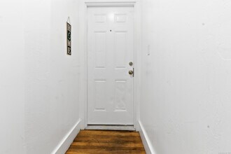 68 Connecticut Ave in New London, CT - Building Photo - Building Photo