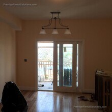 120 Gladstone St, Unit 1 in Boston, MA - Foto de edificio - Building Photo