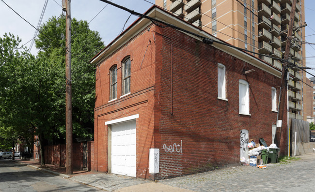 Logan House Apartments in Richmond, VA - Building Photo - Building Photo