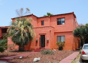 Orlando Pueblo in Los Angeles, CA - Foto de edificio - Building Photo