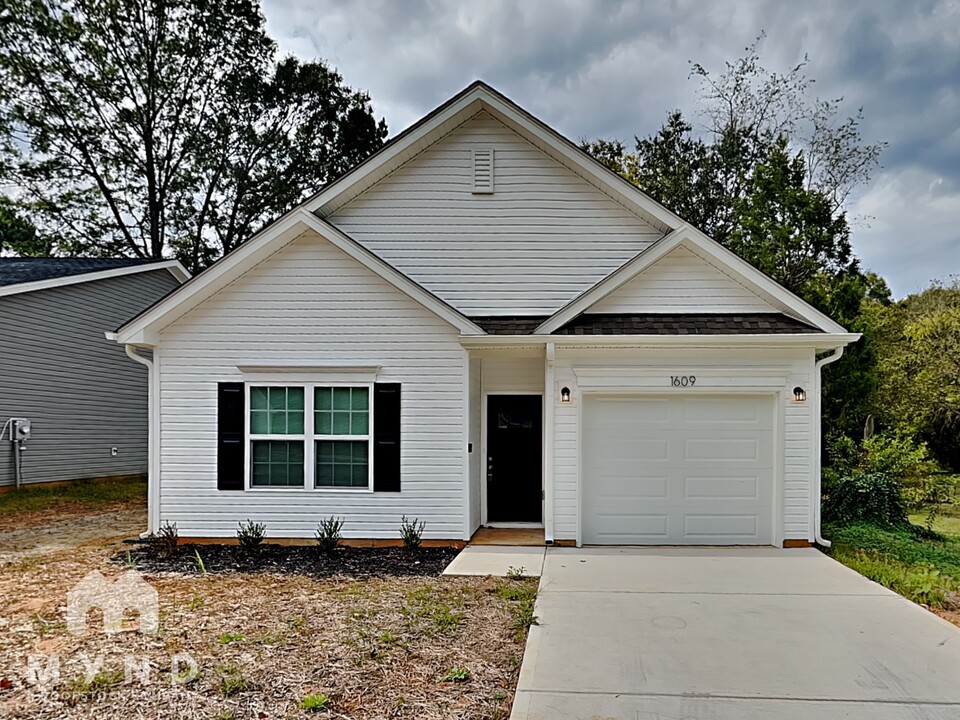 1609 N Weldon St in Gastonia, NC - Building Photo