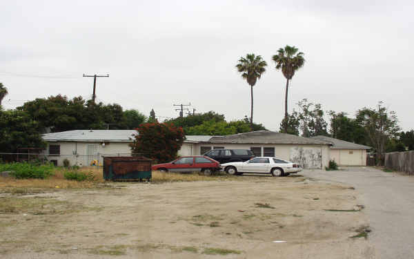 9553 Firestone Blvd in Downey, CA - Foto de edificio