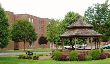 143-145 Mill St in Natick, MA - Foto de edificio - Building Photo