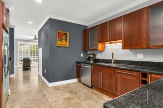 486 SW 5th St in Fort Lauderdale, FL - Foto de edificio - Building Photo