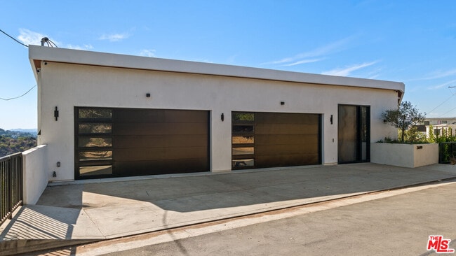 3699 Alta Mesa Dr in Los Angeles, CA - Building Photo - Building Photo