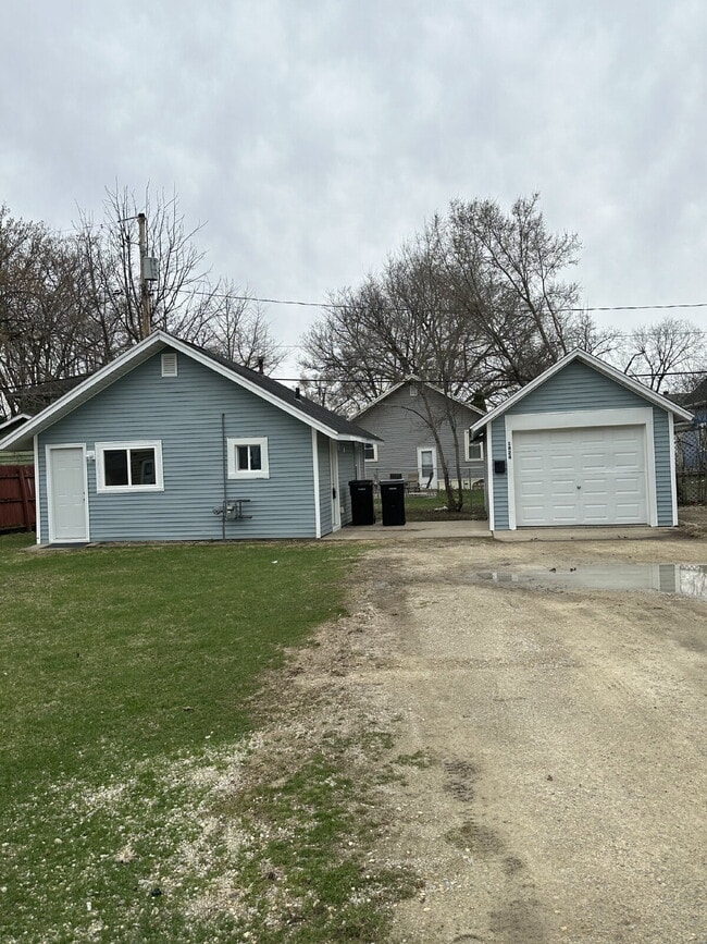 property at 1824 Royce Ave