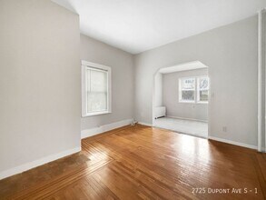 2725 Dupont Ave S in Minneapolis, MN - Building Photo - Building Photo