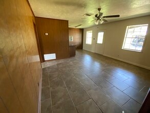 1033 Giovanni St, Unit 4 in Lake Charles, LA - Foto de edificio - Building Photo