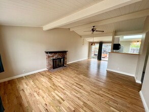 1131 Isabelle Ct in Seaside, CA - Building Photo - Building Photo