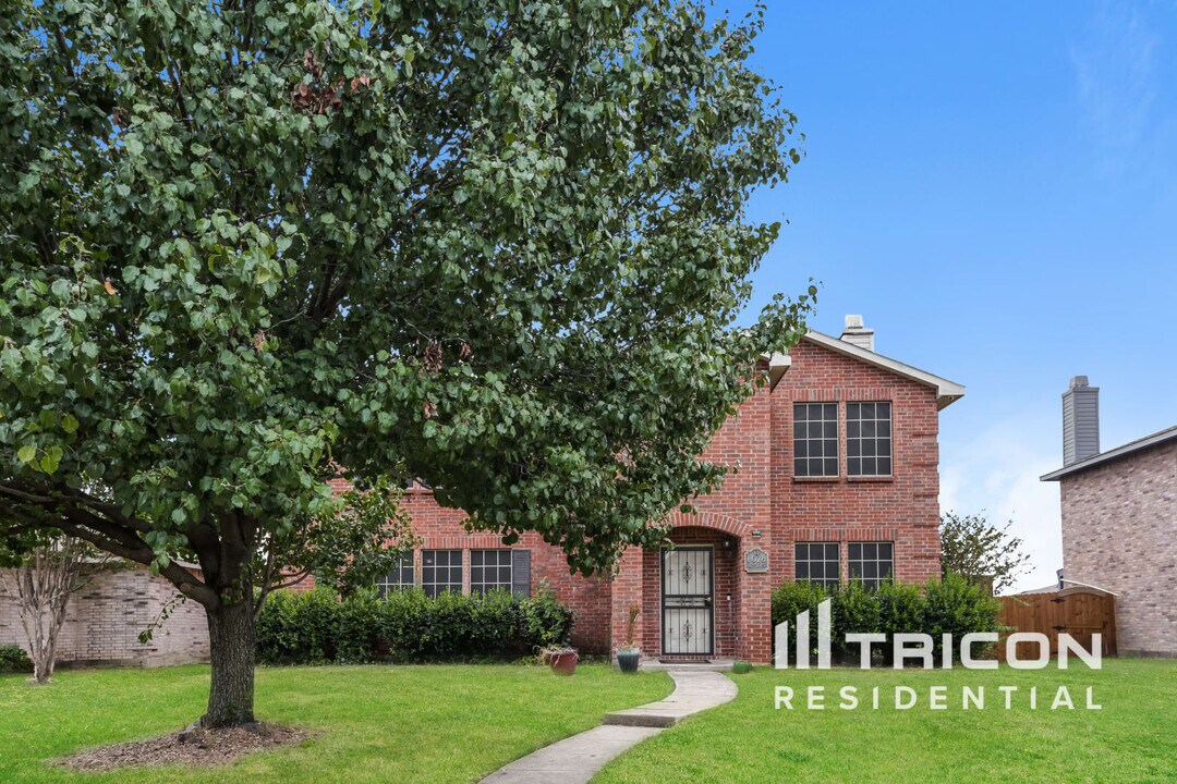 1028 Badger Run in Lancaster, TX - Building Photo