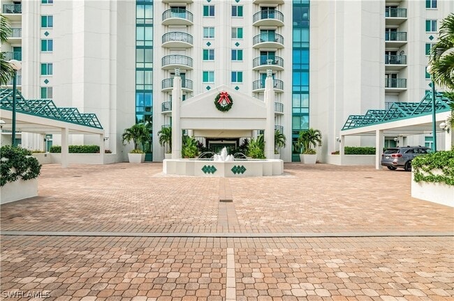 7515 Pelican Bay Blvd, Unit 7B in Naples, FL - Building Photo - Building Photo