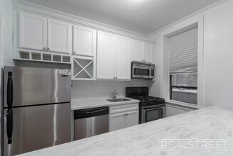 Brooklyn heights 1 bd | 1 ba: Apartments in Brooklyn, NY - Building Photo - Building Photo