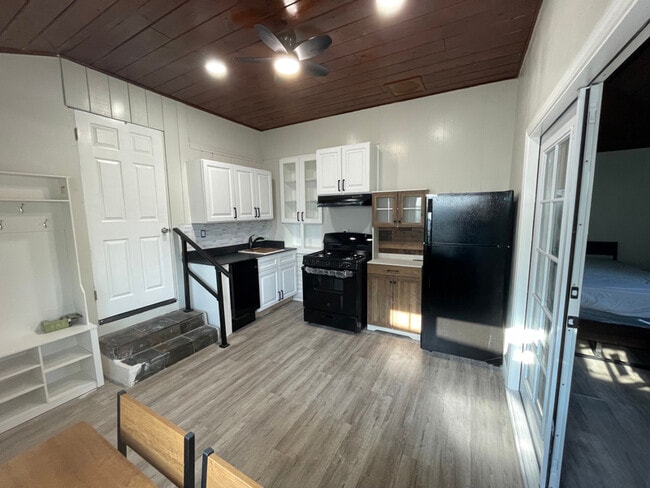 13712 Saranac Dr in Whittier, CA - Foto de edificio - Building Photo