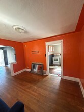 5621 Hodiamont Ave in Jennings, MO - Building Photo - Building Photo