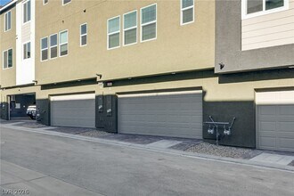 5838 Kips Bay St in Las Vegas, NV - Building Photo - Building Photo
