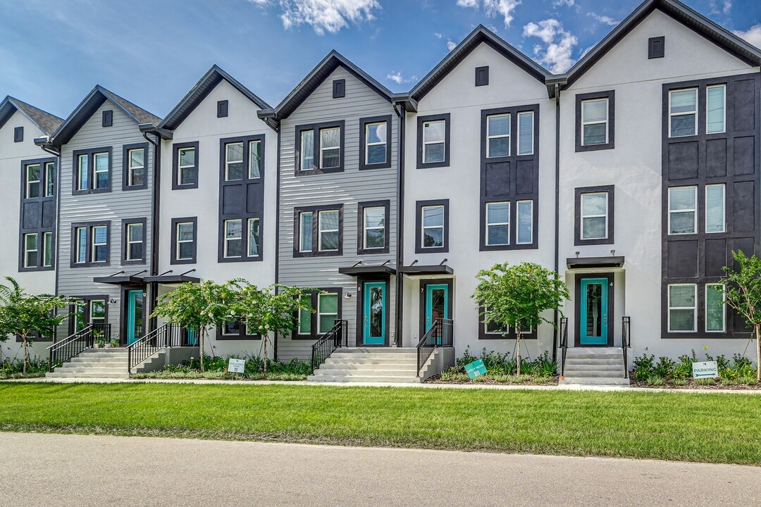 Monterey Townhomes in Tampa, FL - Foto de edificio