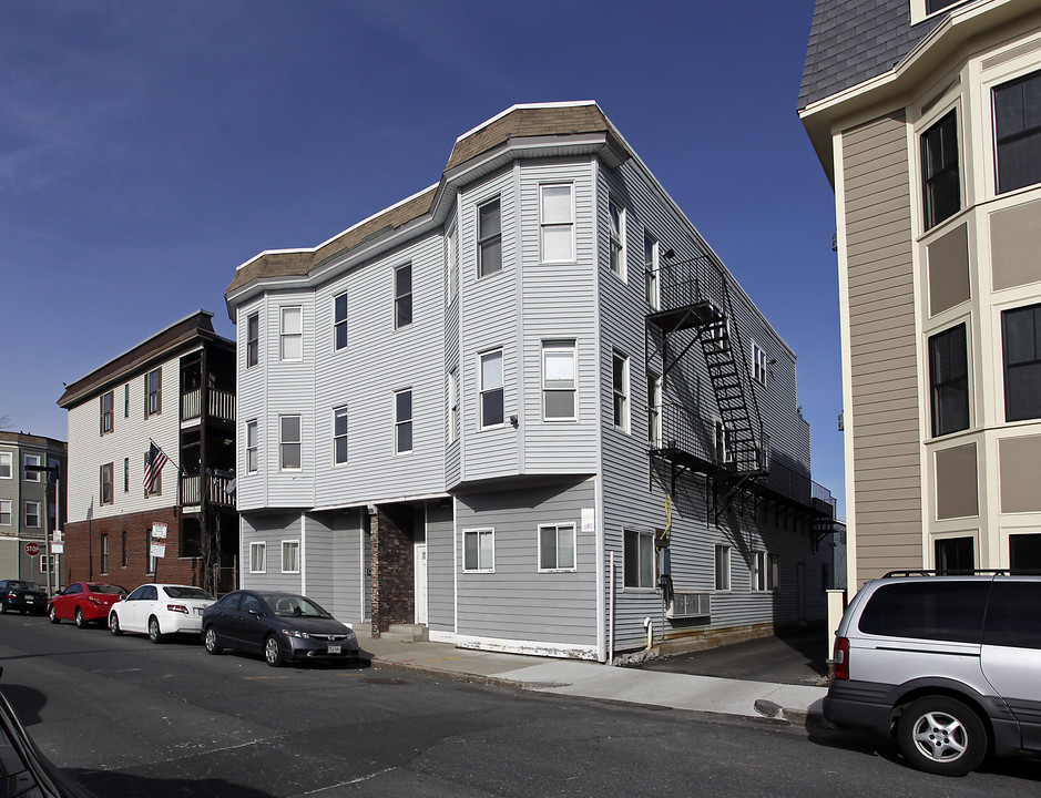 858-858A E Second St in South Boston, MA - Foto de edificio