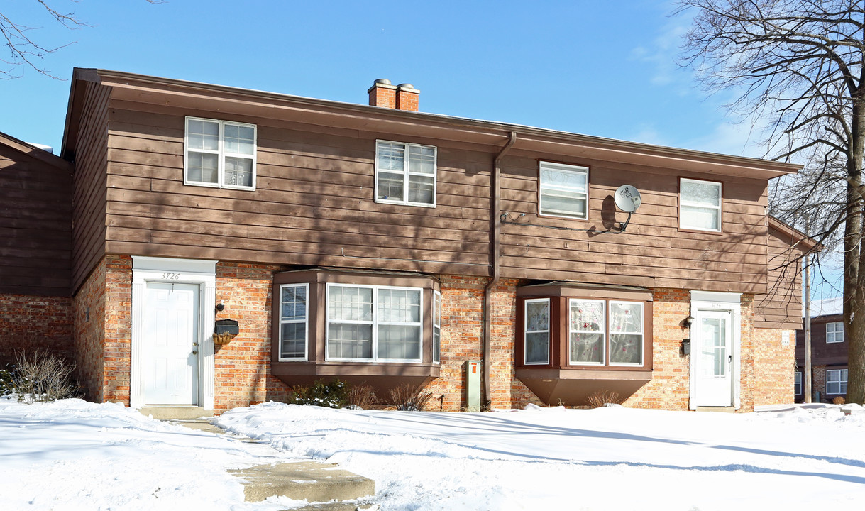 Juniper Court Apartments in Milwaukee, WI - Building Photo