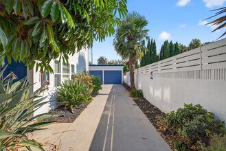 4308 E 4th Street in Long Beach, CA - Building Photo - Building Photo