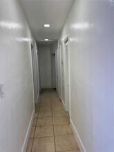 910 NW 43rd St in Miami, FL - Foto de edificio - Building Photo