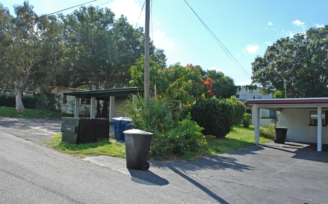 1437 Laura St in Clearwater, FL - Foto de edificio - Building Photo