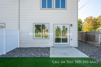 1070 S Grand Dr in Moses Lake, WA - Building Photo - Building Photo