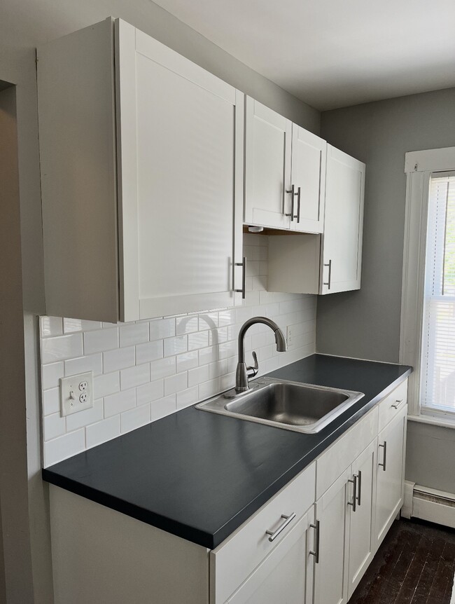 140 Black Rock Ave, Unit 3